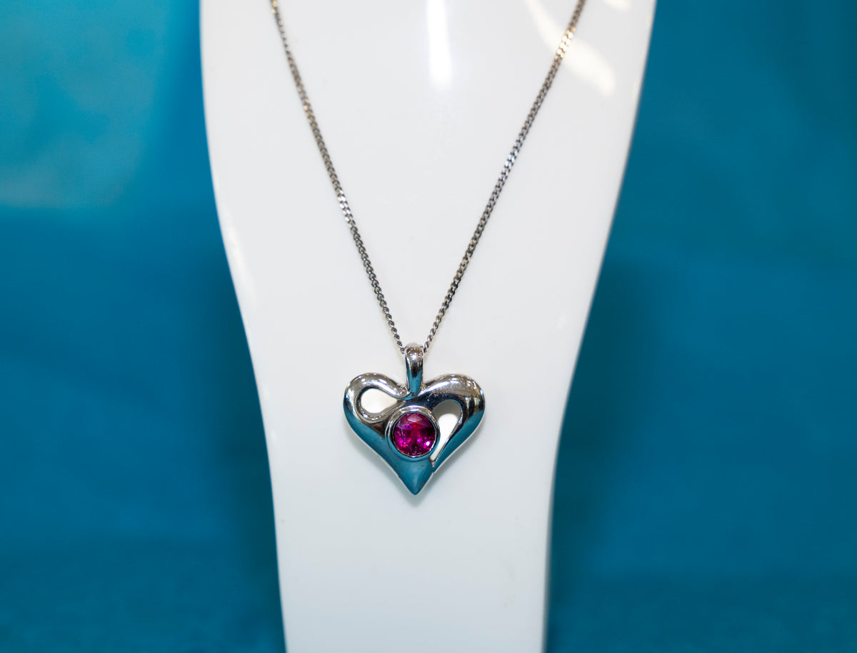 18ct White Gold Heart With a Central Ruby